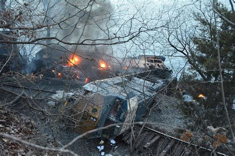 Freight train derails after hitting rockslide in W. Virginia